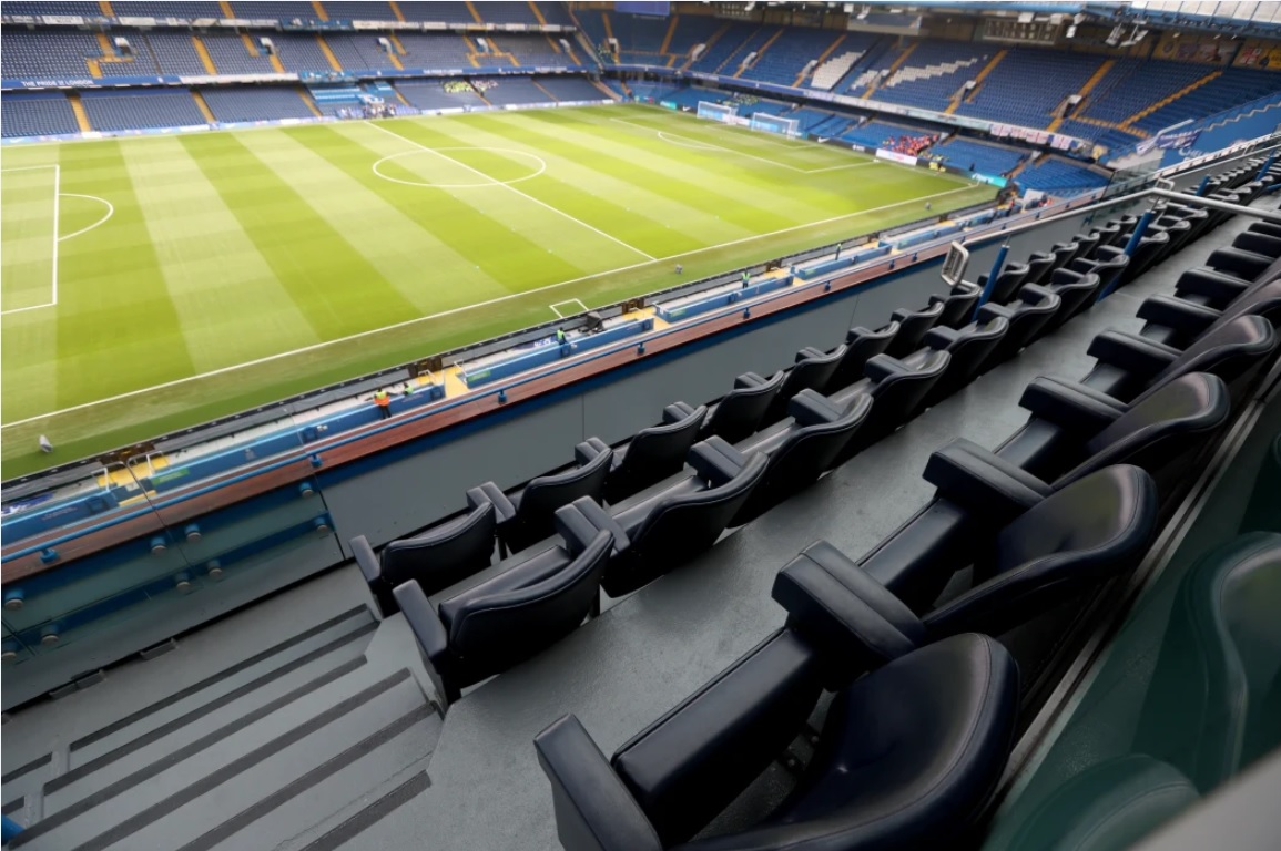 Diamond Hospitality Padded seats and Balcony Area