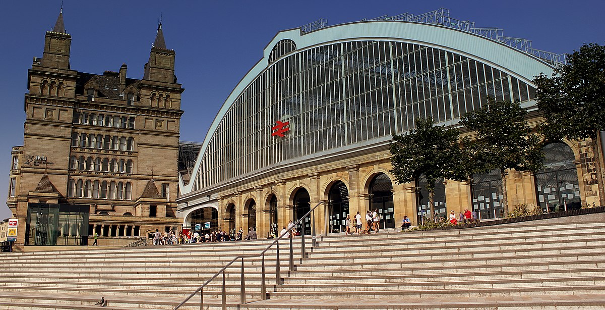 Front entrance of Liverpool Lime Street station, July 2013